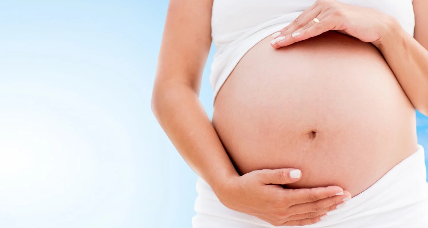 Những trường hợp không nên bọc răng sứ - Phụ nữ mang thai (Nguồn: St)